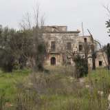 ...antichi edifici abbandonati come Villa Isabella...